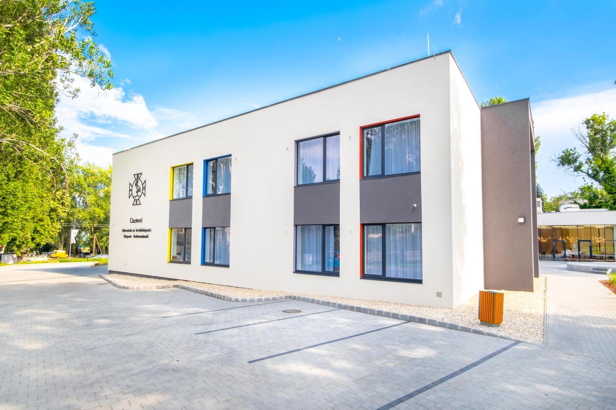 Balatonalmádi Ciszterci Rendezvenykoezpont Bed & Breakfast エクステリア 写真