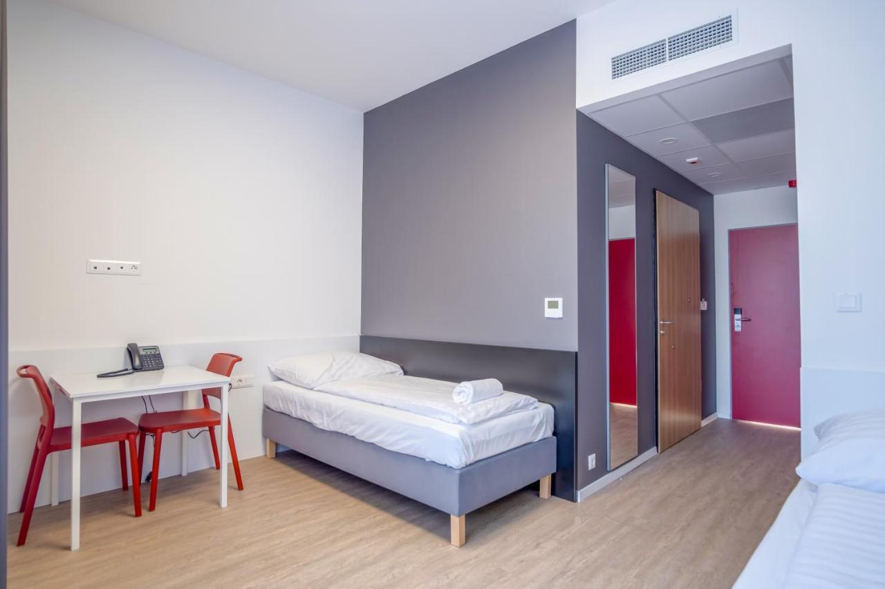 Balatonalmádi Ciszterci Rendezvenykoezpont Bed & Breakfast エクステリア 写真