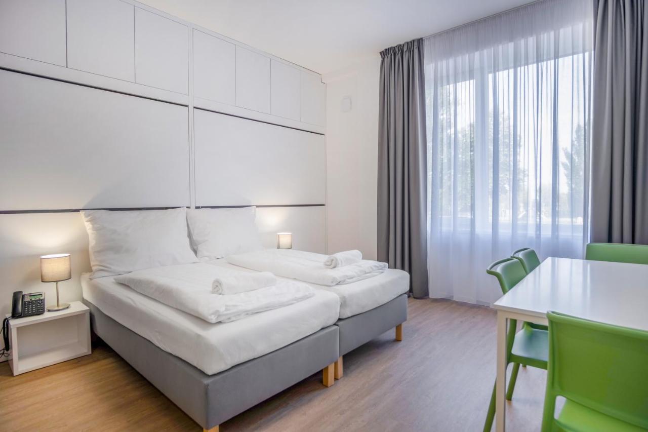 Balatonalmádi Ciszterci Rendezvenykoezpont Bed & Breakfast エクステリア 写真